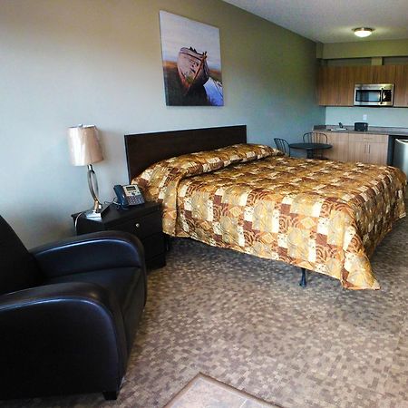 Alberta Beach Inn And Suites Екстер'єр фото